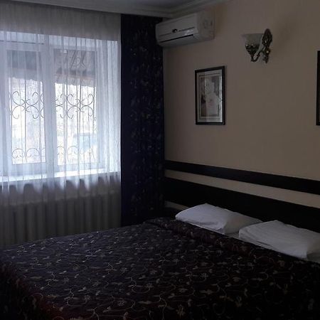 Salem On Tulebaeva Street Hotel Алма Ата Екстериор снимка