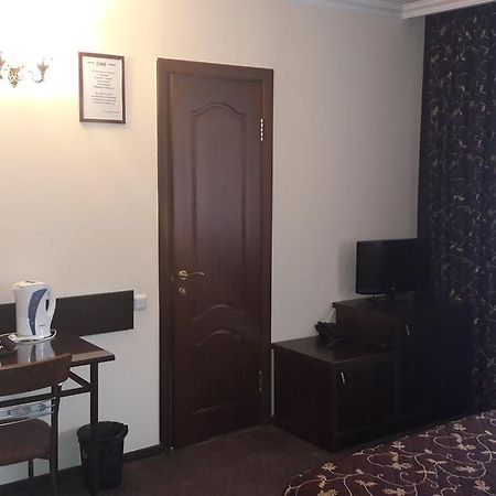 Salem On Tulebaeva Street Hotel Алма Ата Екстериор снимка
