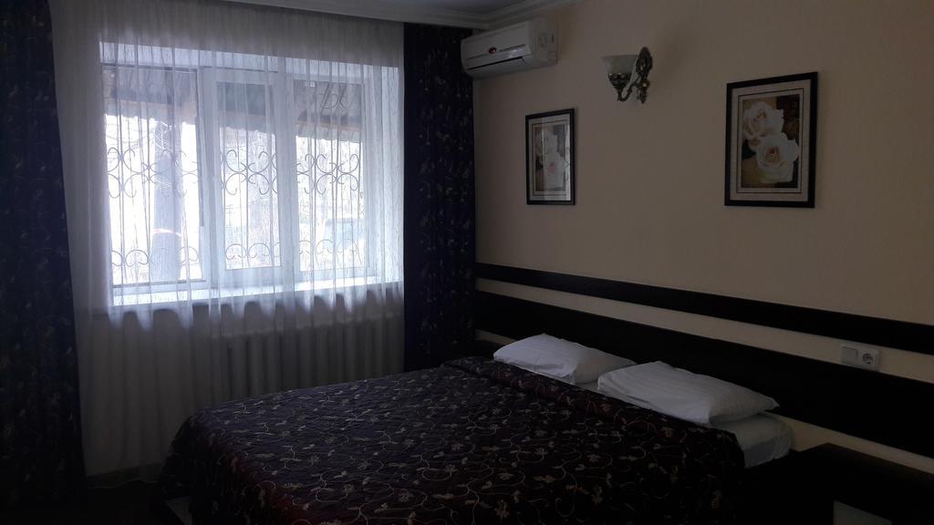 Salem On Tulebaeva Street Hotel Алма Ата Екстериор снимка